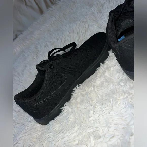 Nike Women's Black Sneakers - Picture 4 of 5